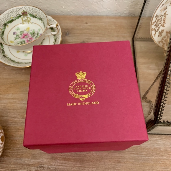 Limited Edition Royal Buckingham Palace Sugar Bowl - Picture 8 of 8